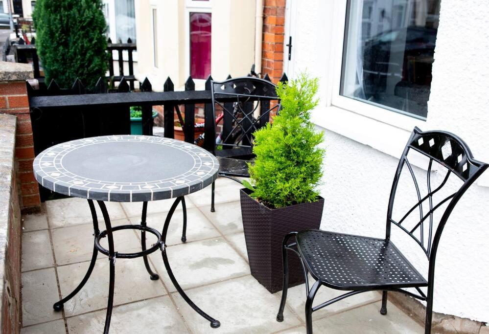 Cheerful 2 Bedroom House In The Heart Of Belfast Exterior photo